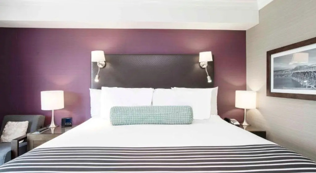 Номер Standard Sandman Signature Kamloops Hotel