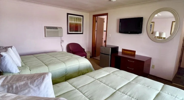 Четырёхместный номер Standard Best Motel Bowling Green
