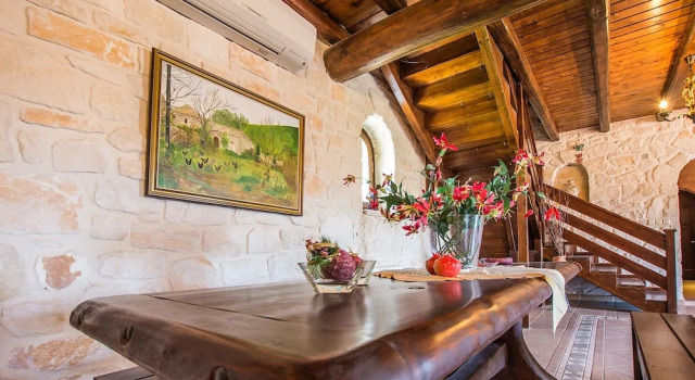 The Vivian - Luxury Stone Villa