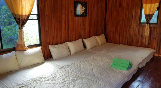 Семейное бунгало с балконом Baan Phanawan Resort