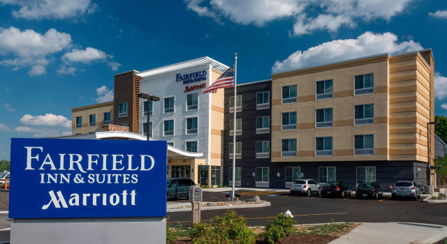 Fairfield Inn & Suites by Marriott Geneva Finger Lakes, Varaa Hotelli Hotellit New York State uima-altaalla, Uima-allas