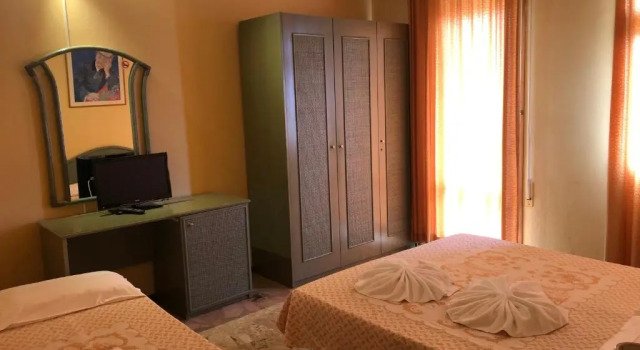 Трёхместный номер Standard Hotel AMALFI & Restaurant Karaoke Bar