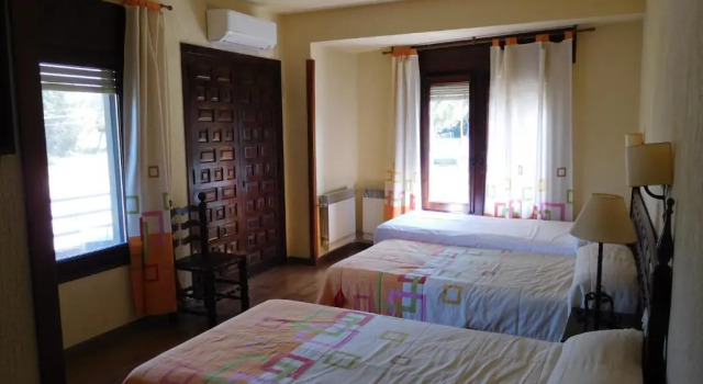 Трёхместный номер Standard с балконом и с красивым видом из окна Hotel Restaurante Las Galias