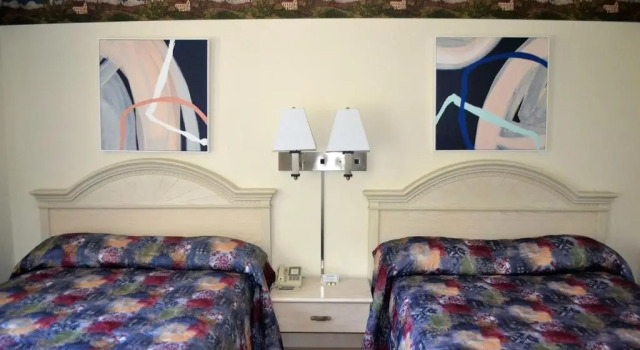 Четырёхместный номер Standard Stratford Suburban Motel