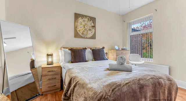 Manchester Seymour Escape Spacious 4BR Home for 8