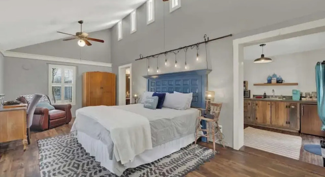 Texas Two Step Guesthouse, Забронировать Дом для отпуска Виллы Фредериксберг, рядом с Музей объединенной церкви, Вилла