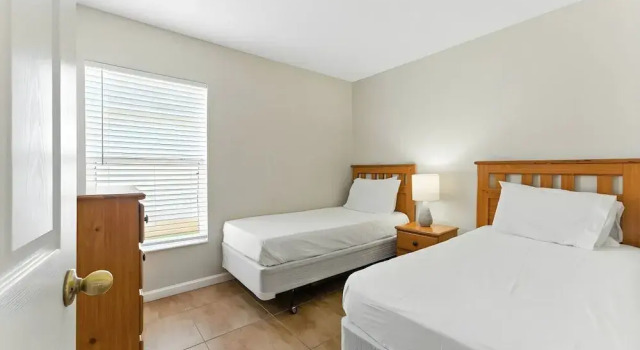 Cozy 4BR Villa w/ Priv Pool Lake Berkley Resort, Rezerwuj Ośrodek wypoczynkowy Kissimmee Kissimmee