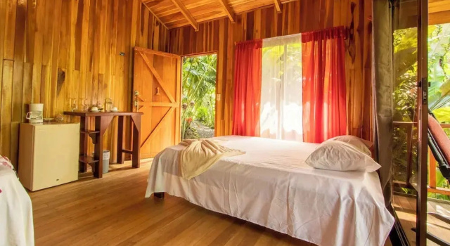 Четырёхместный номер Superior с балконом и с видом на сад Arenal Rústic Lodge