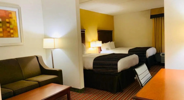 Четырёхместный люкс c 1 комнатой Spark by Hilton Alpharetta Roswell