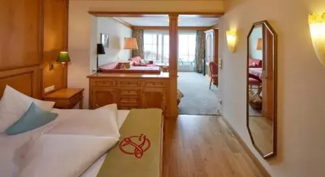 Hotel Lumbergerhof, Rezerwuj Hotel Hotele w Tyrol z parkingiem, Parking