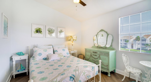 Walk to Canova Beach Park: Couple's Coastal Condo, Varaa Huoneisto Indian Harbour Beach Space Coast