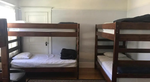 Кровать в общем номере (женский номер) Orange Drive Hostel