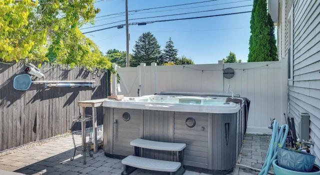 Коттедж Hot Tub & Fireplace: Coastal Getaway in Maine