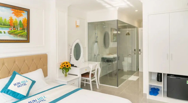 Люкс с балконом и с видом на горы Sun Hill Hotel