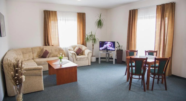 Hotel Eminent, Rezervovat Hotel Hotely v Nitriansky kraj s parkováním, Parkování