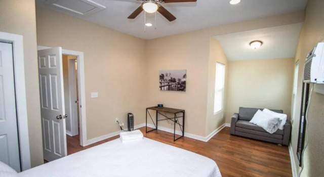 Коттедж Douglas Way Remodeled House Near Downtown 1BA/1BA