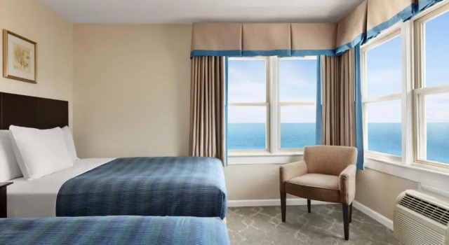 Четырёхместный номер Standard oceanfront Harrison Hall Hotel