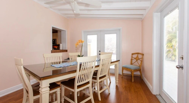 Salty Dog - Dog Friendly Home On Sanibel! 3 Bedroom Home, Забронировать Отель Санибел Санибел, рядом с Schoolhouse Gallery