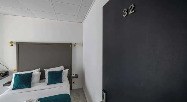 Hotel Avaton - Deluxe Bedroom With Private Balcony