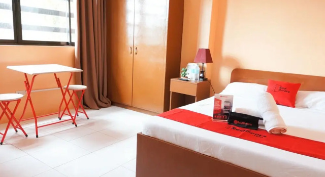 Jaz-M Bldg by RedDoorz, Book Hotel Hoteller i Tagbilaran med parkering, Parkering