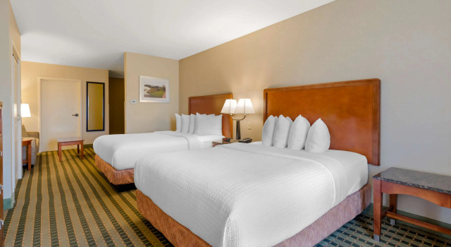 Четырёхместный номер Standard Best Western North Roanoke