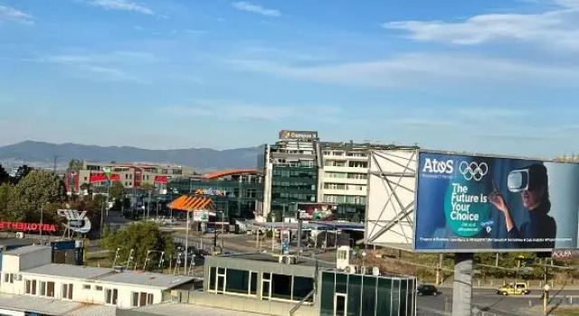 Al Malina City Family Apt with Parking Space, Varaa Huoneisto Mladost 
