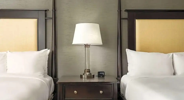 Номер Deluxe The Inn at Penn, A Hilton Hotel