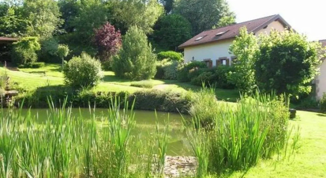 Spacieux Gîte Proche Forêt avec Sauna, Baby Foot et Activités Extérieures - À 10 min de Remiremont - FR-1-589-293, Забронировать Отель Отели Вогезы 4 звезды, 4*