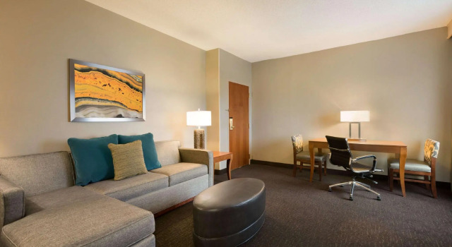 Двухместный люкс Premium Embassy Suites by Hilton Franklin Cool Spring