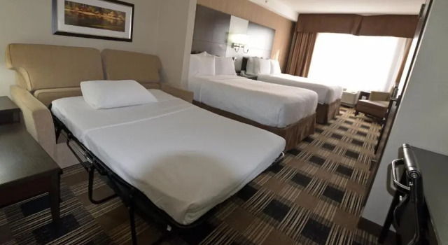 Люкс Superior Holiday Inn Express & Suites Ottawa East-Orleans by IHG
