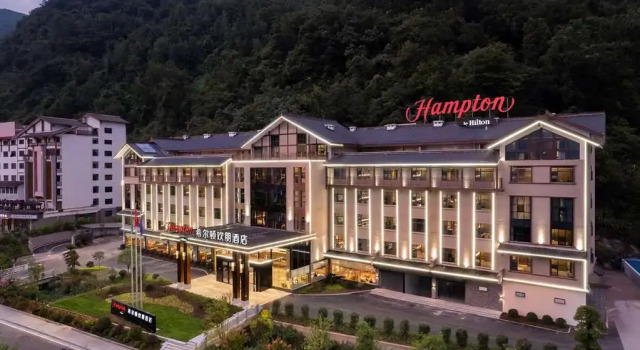 Hampton by Hilton Zhangjiajie National Forest Park, Забронировать Отель Чжанцзяцзе Хунань