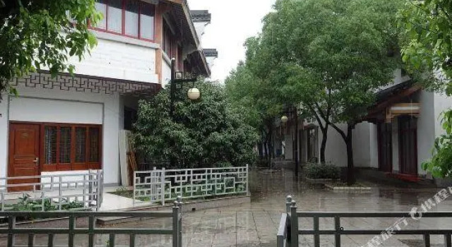 Zhouzhuang Fugui Herb Garden Hotel, Prenota Hotel Jinjiaba Jiangsu