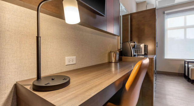Четырёхместный номер Standard Cambria Hotel Omaha Downtown