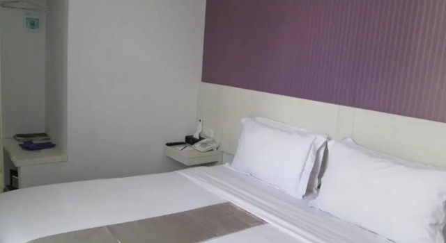 Номер Standard Hotel Vio Express Surapati Bandung