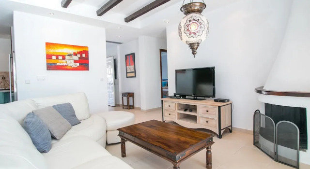 Beautiful Traditional Style Villa Near the Coast With Pool, Close to Golf Course, Reserva ahora Villa Hoteles en Rodas con piscina, Piscina