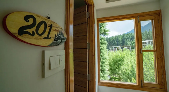 Кровать в общем номере (женский номер) с балконом Alt Life Manali, Old Manali