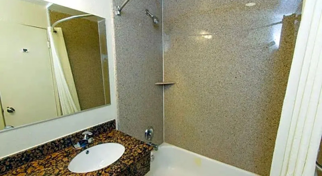 Четырёхместный номер Deluxe SureStay by Best Western Fresno Central