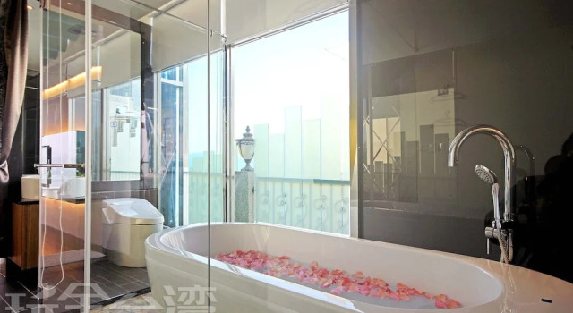 Четырёхместный номер Standard с балконом Shuian Lakeside Hotel