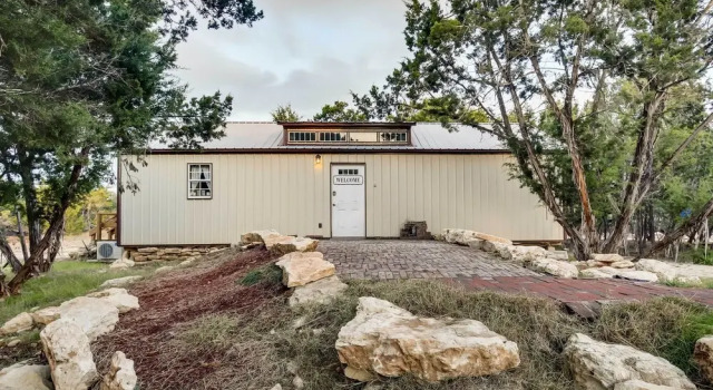 Коттедж Lakehills Cabin With Fire Pit, Near Medina Lake!