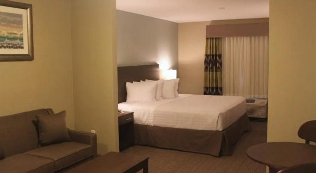 Номер Standard Meridian Inn & Suites Lloydminster
