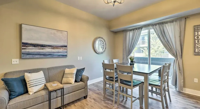 Grand Haven Condo - Walk to Nearby Hot Spots!, Varaa Huoneisto Grand Haven Michigan
