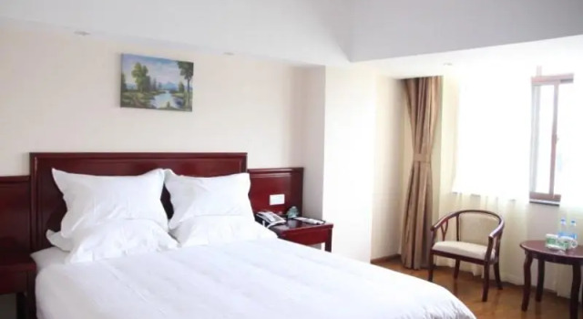 Двухместный номер Standard с красивым видом из окна Greentree Inn Yunnan Lijiang Railway Station Yuxing Road Express Hotel