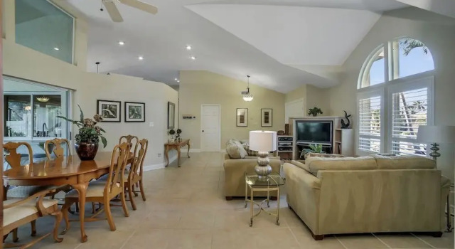 Lamplighter Ct Home, Забронировать Отель Отели Марко-Айленд 3 звезды, рядом с Marco Walk Plaza, 3*