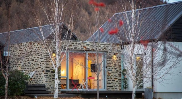 Brassed Off Modern Arrowtown Studio, Забронировать Отель Арроутаун Remarkables Ski Area