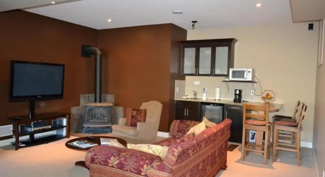 Poolside Retreat, Buchen Sie Ferienwohnung  