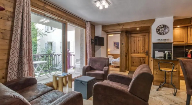 Апартаменты Villa Vallet- Newly renovated 2 bedroom nestled just off the main street