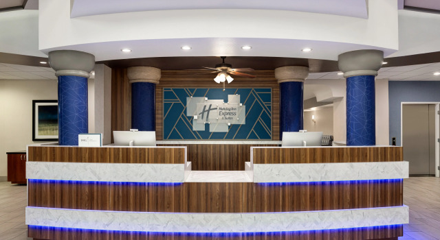Holiday Inn Express and Suites Bakersfield Central by IHG, Забронировать Отель Бейкерсфилд штат Калифорния