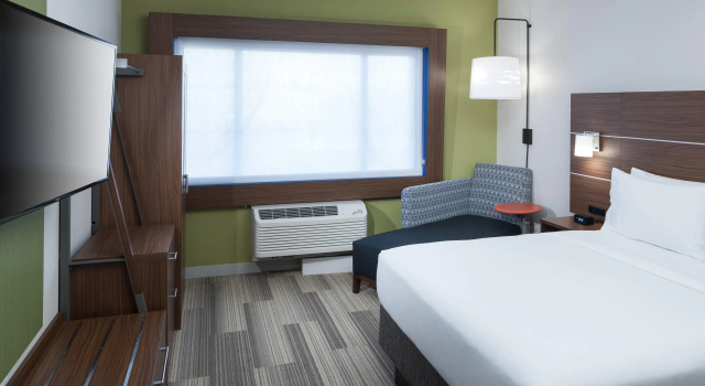 Holiday Inn Express & Suites Orlando at SeaWorld by IHG