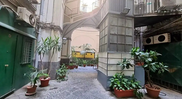 BARBAJA SUITES IN STREET TOLEDO 205, Забронировать Отель Отели Неаполя 4 звезды, рядом с Кастель-дель-Ово, 4*