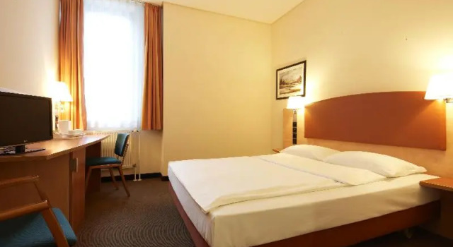 Одноместный номер Standard IntercityHotel Berlin Ostbahnhof